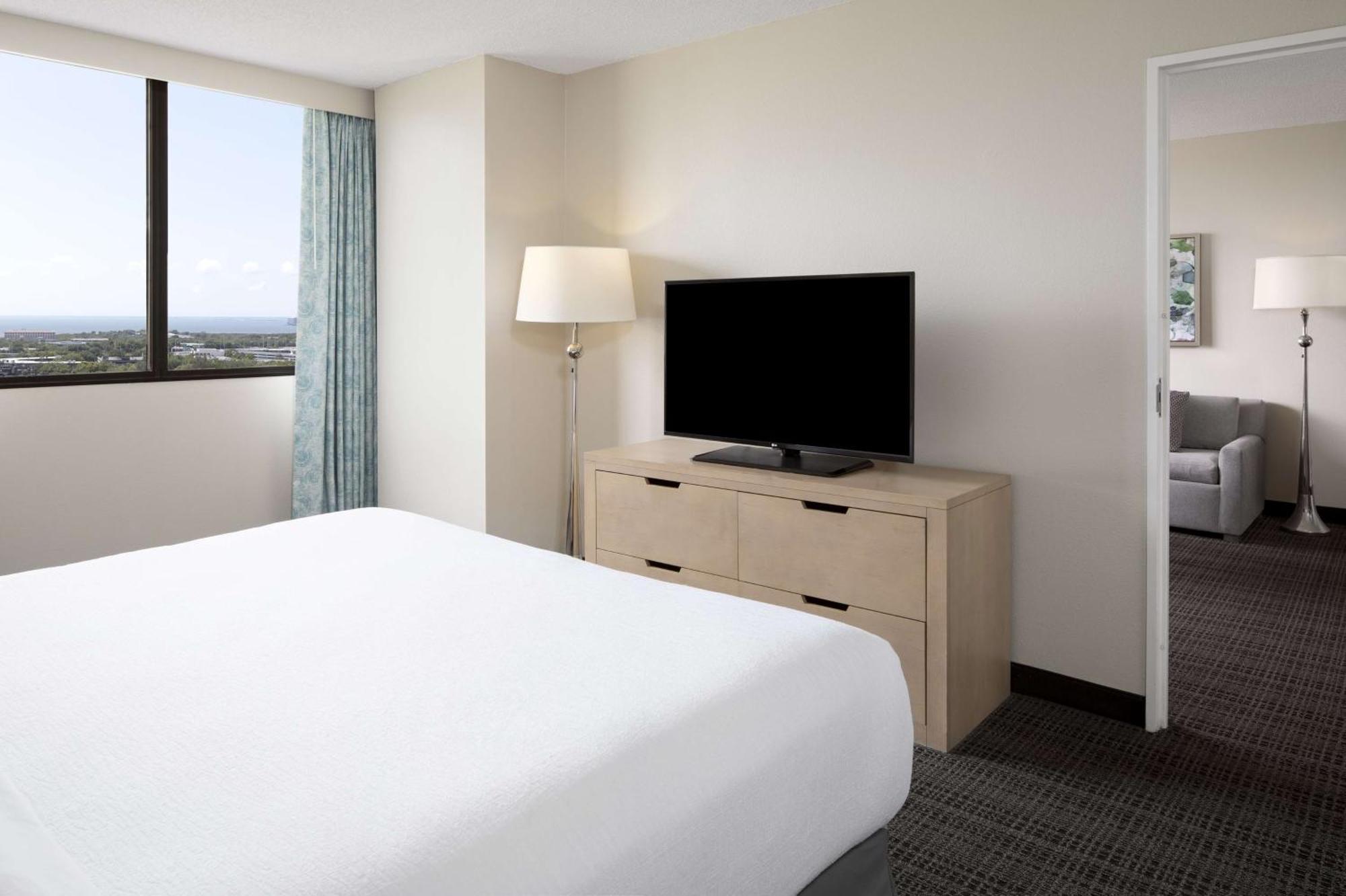 Embassy Suites By Hilton Tampa Airport Westshore Экстерьер фото