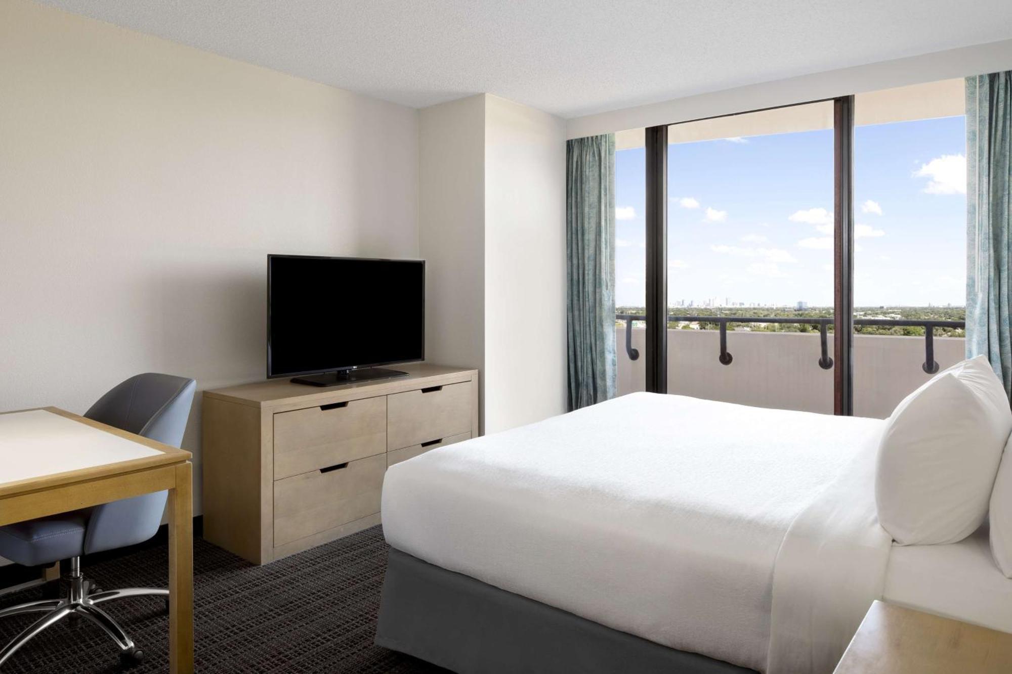 Embassy Suites By Hilton Tampa Airport Westshore Экстерьер фото