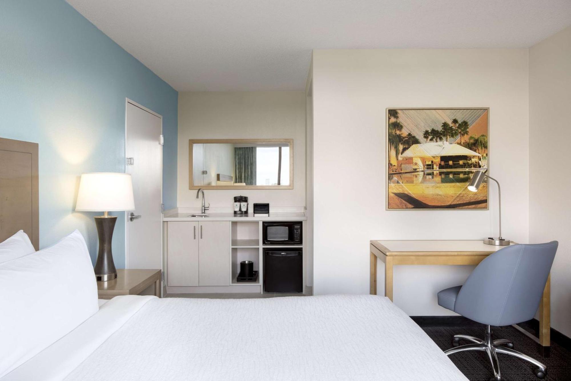 Embassy Suites By Hilton Tampa Airport Westshore Экстерьер фото