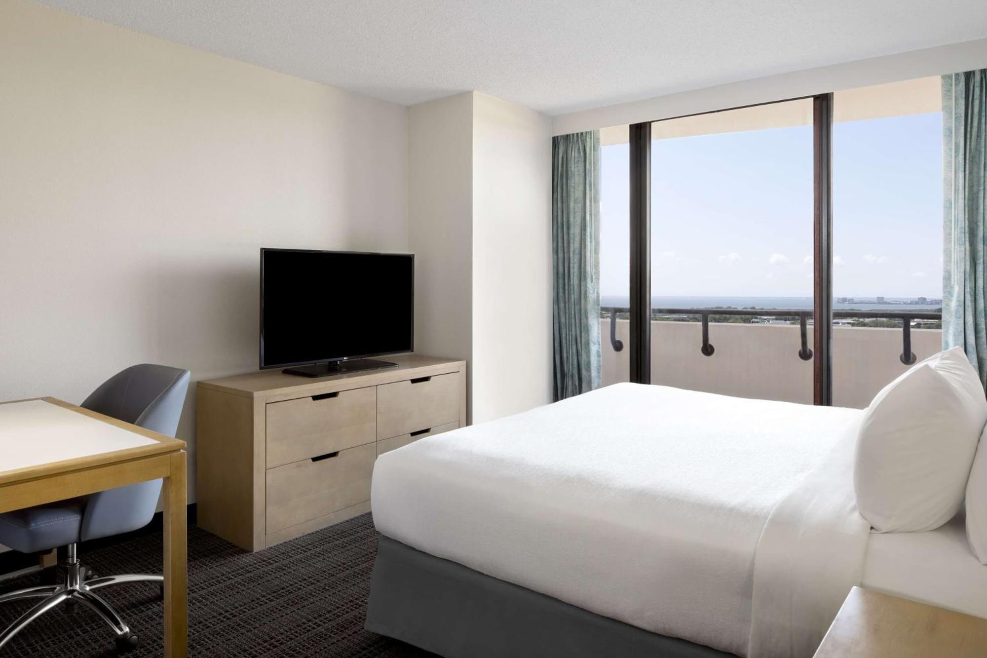 Embassy Suites By Hilton Tampa Airport Westshore Экстерьер фото