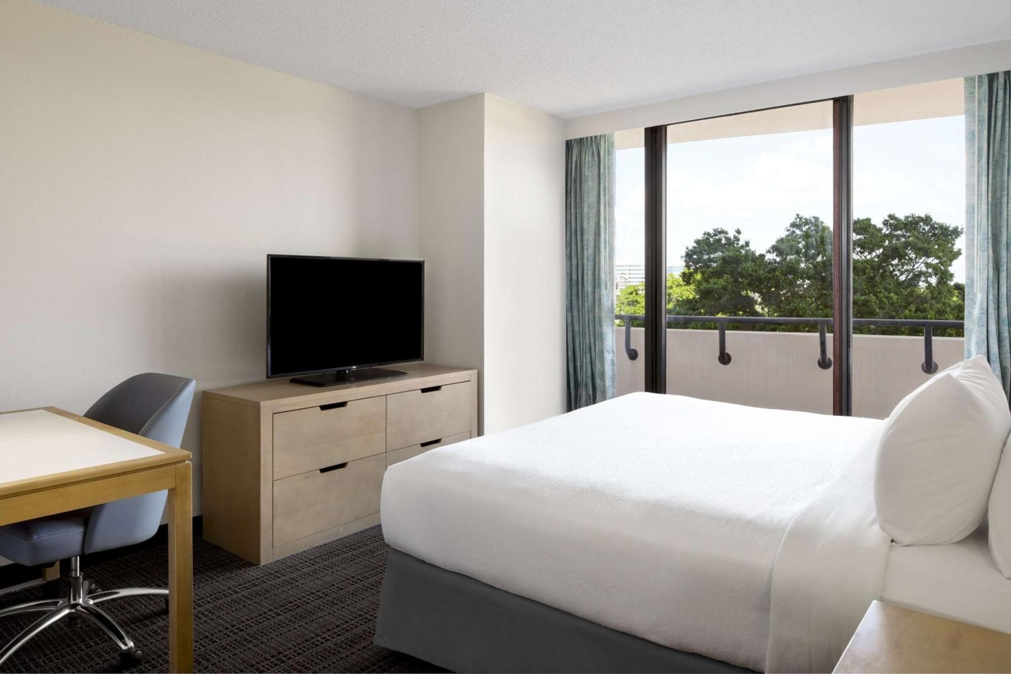 Embassy Suites By Hilton Tampa Airport Westshore Экстерьер фото