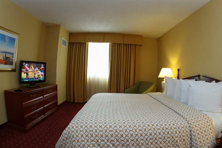 Embassy Suites By Hilton Tampa Airport Westshore Номер фото